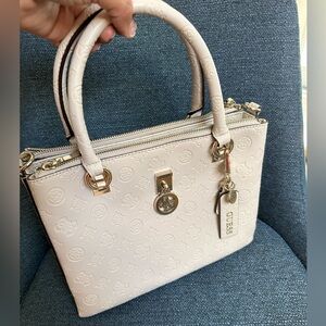 ♥️🌟 GUESS -  Crossbody Bag 🌟